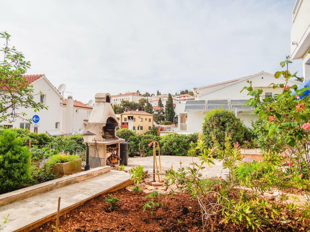 Apartments Dirk Hvar Town Buitenkant foto