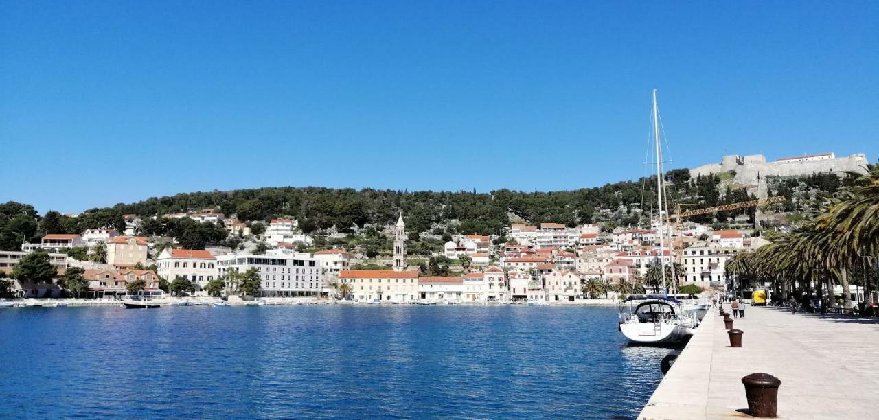 Apartments Dirk Hvar Town Buitenkant foto